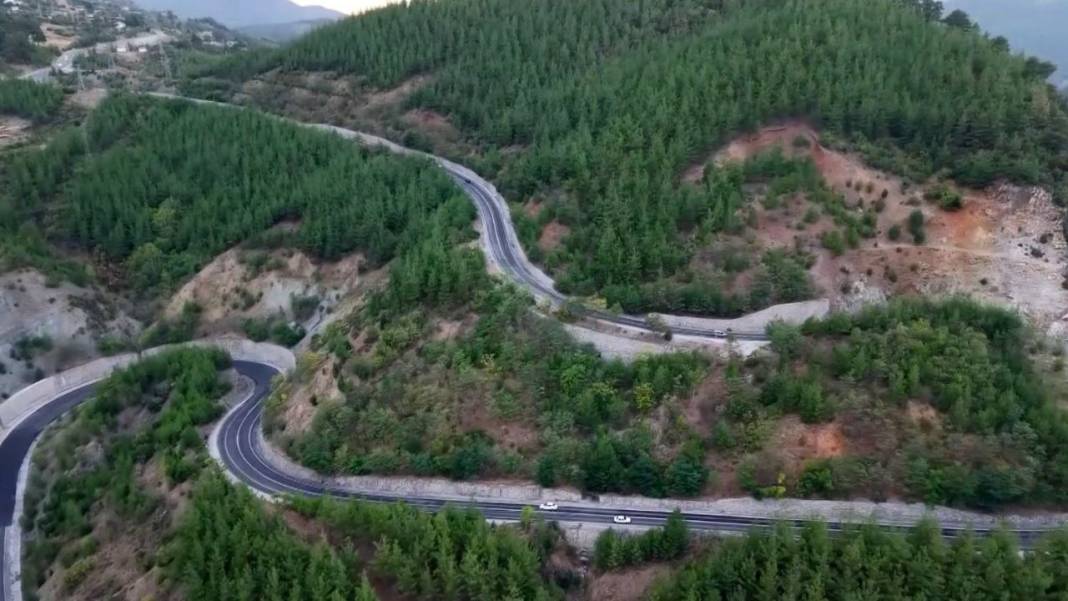 Adana’nın “Dokuzdolambaç Virajları” Büyüledi! Feke Barajı’ndan Kartpostallık Görüntüler 4